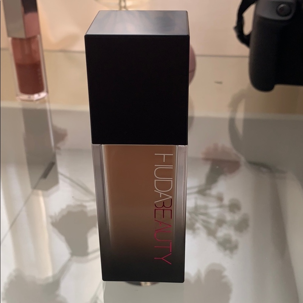 Huda Beauty Faux Filter High Coverage Foundation
